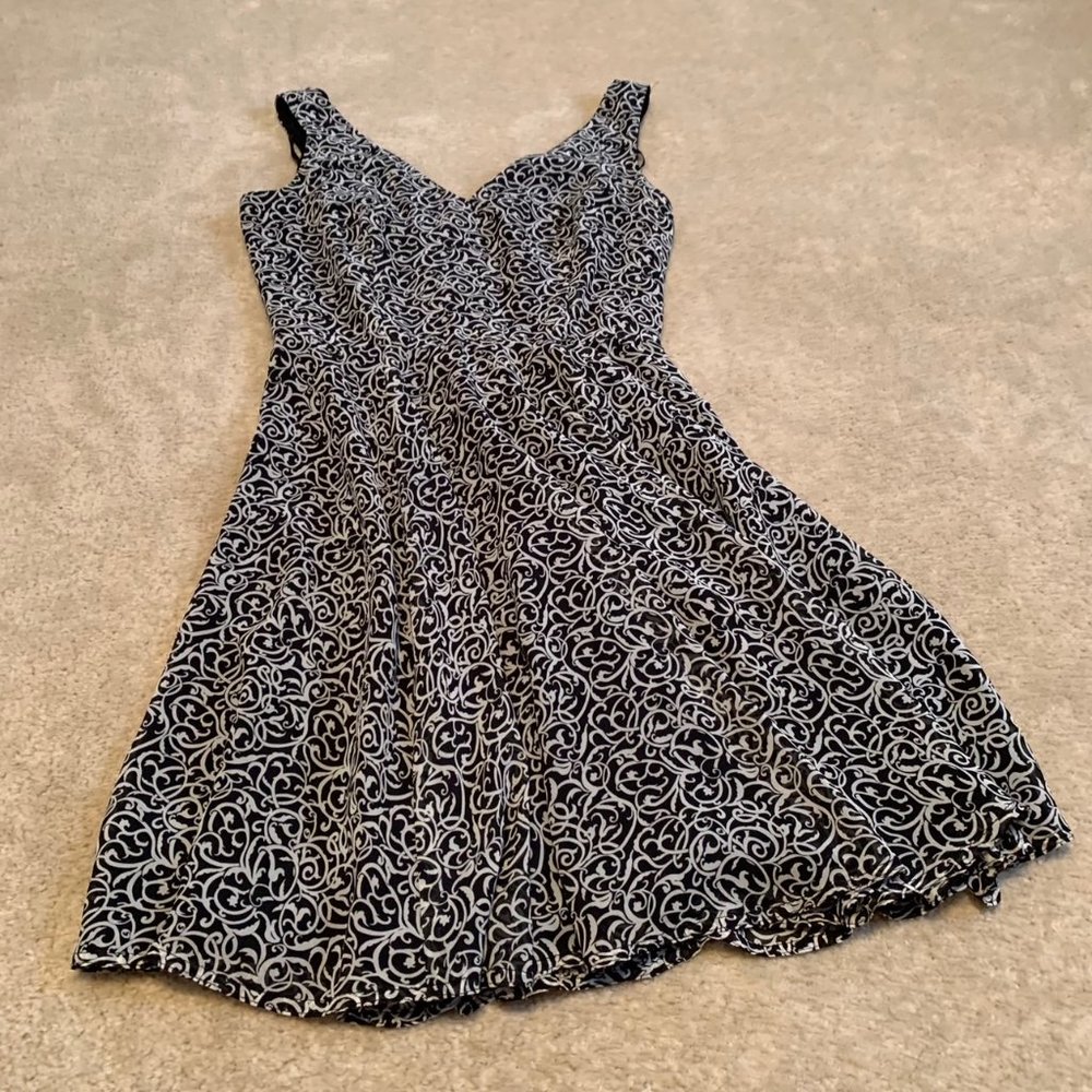 Ann Taylor Black and White Sleeveless Fit and Flare